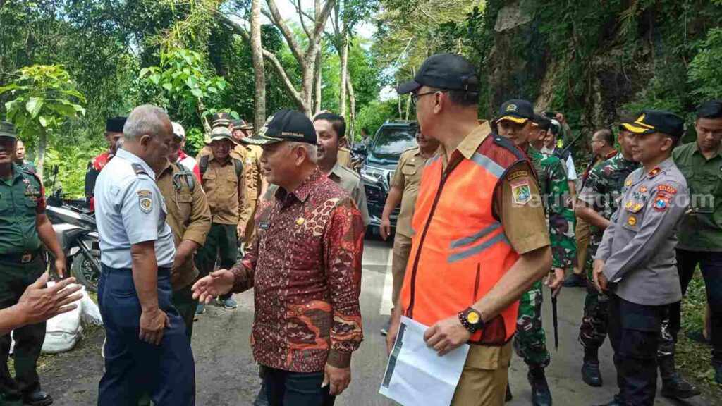 Dampak Longsor, Alokasi Perbaikan Jalan Rajekwesi Malang Capai Rp 1 Miliar Foto Berita Jatim