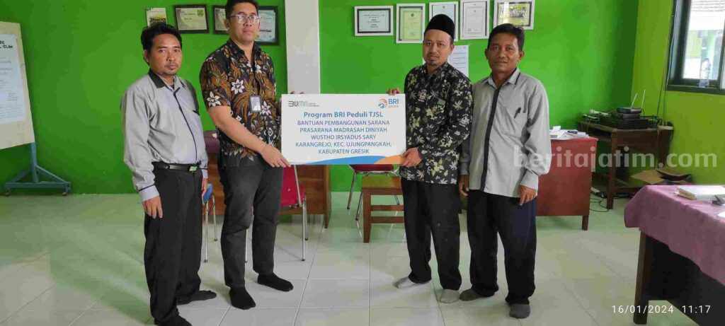 BRI Bantu Dana Renovasi Sekolah di Gresik Foto Berita Jatim