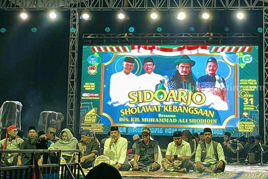 Sidoarjo Bersholawat Bersama Gus Ali Gondrong untuk Kemenangan Ganjar-Mahfud Foto Berita Jatim