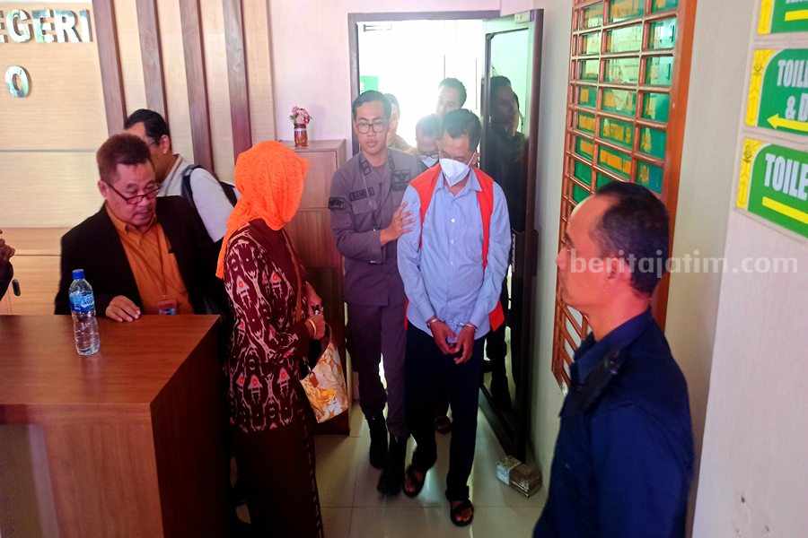 Takut Kabur, Kejari Ponorogo Tahan 2 Tersangka Korupsi Foto Berita Jatim