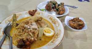 Lontong Cap Go Meh: Kuliner Ikonik Perayaan Imlek yang Menggoda Selera di Surabaya Foto Berita Jatim