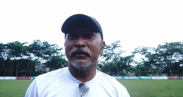 Waktu Singkat, Fakhri Husaini Mulai Seleksi Pemain Pra PON Sepak Bola Foto Berita Jatim
