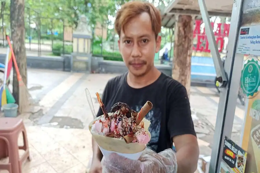 Crepes dengan Sensasi Baru di Ponorogo, Ada Toping Es Krimnya Foto Berita Jatim