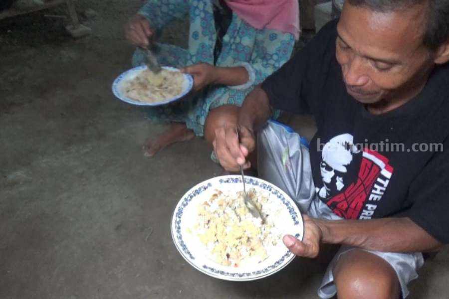 Demi Berhemat, Warga Ngawi Masak Nasi Dicampur Thiwul Foto Berita Jatim