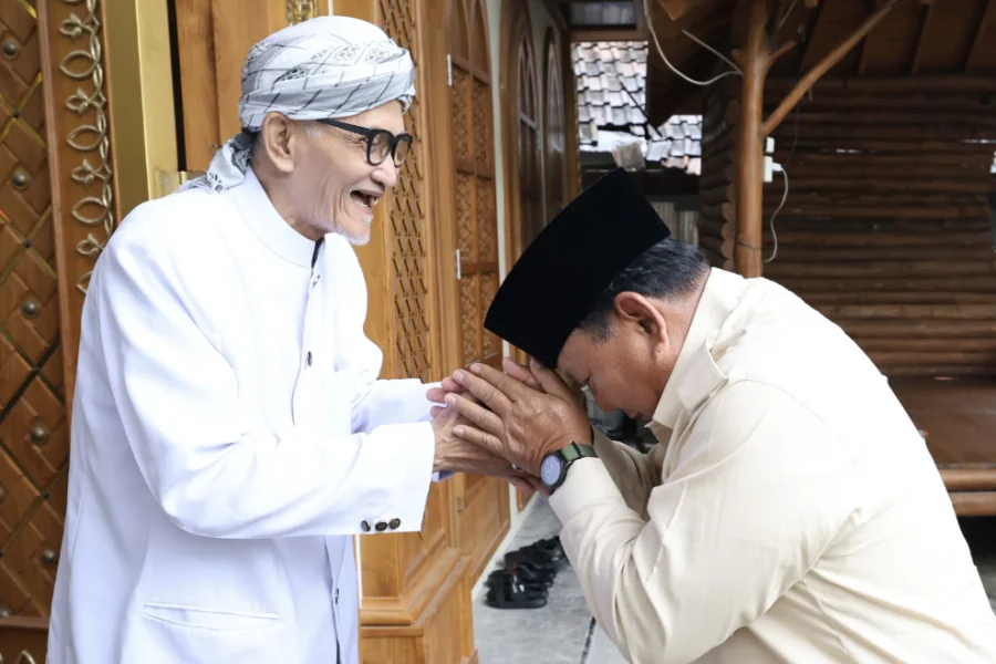 Sehari Jelang Coblosan, Prabowo Sowan Rais Aam PBNU Kiai Miftah di Surabaya Foto Berita Jatim