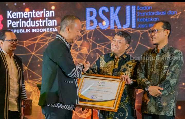 Pabrik AQUA Pandaan Pasuruan dan Banyuwangi Raih Penghargaan Industri 4.0 Foto Berita Jatim