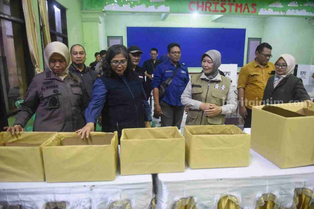 Pastikan Persiapan Pemilu, Pj Wali Kota Kediri Tinjau TPS Foto Berita Jatim
