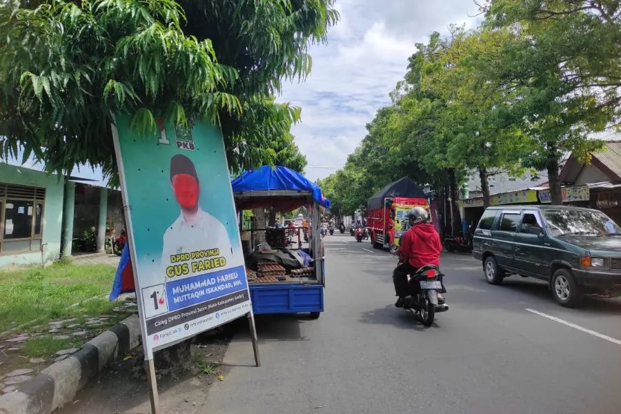 Baliho Caleg di Kota Kediri Jadi Sasaran Vandalisme Foto Berita Jatim