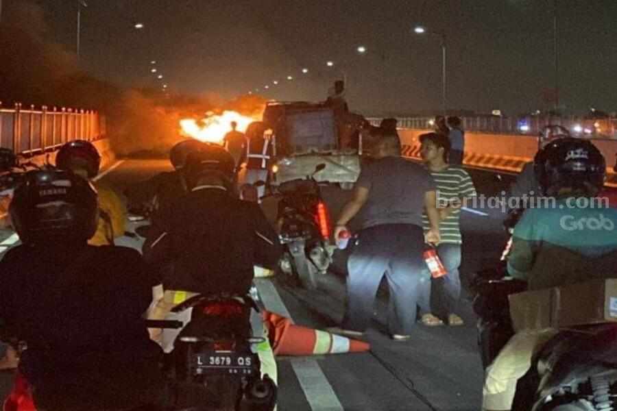 Kronologis Mobil Kia Carens Terbakar di Jembatan Suramadu Foto Berita Jatim