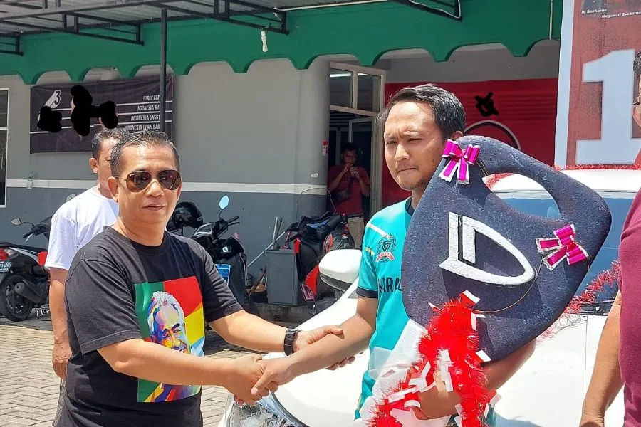 Peserta Jalan Sehat Mbah Kung Ngawi Tak Sangka Dapat Mobil Foto Berita Jatim