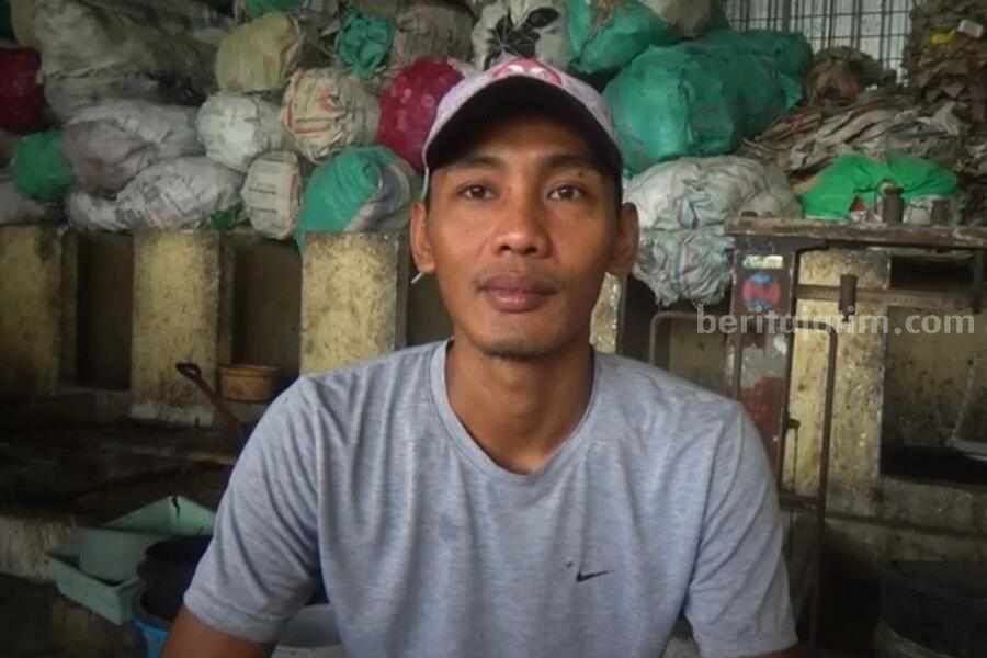 Peduli Lingkungan, Pria Asal Plumpang Tuban Kelola Sampah untuk Bernilai Tinggi Foto Berita Jatim