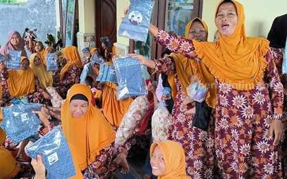Giliran Ibu-ibu Jemaah Pengajian di Jombang Dukung Prabowo-Gibran Foto Berita Jatim