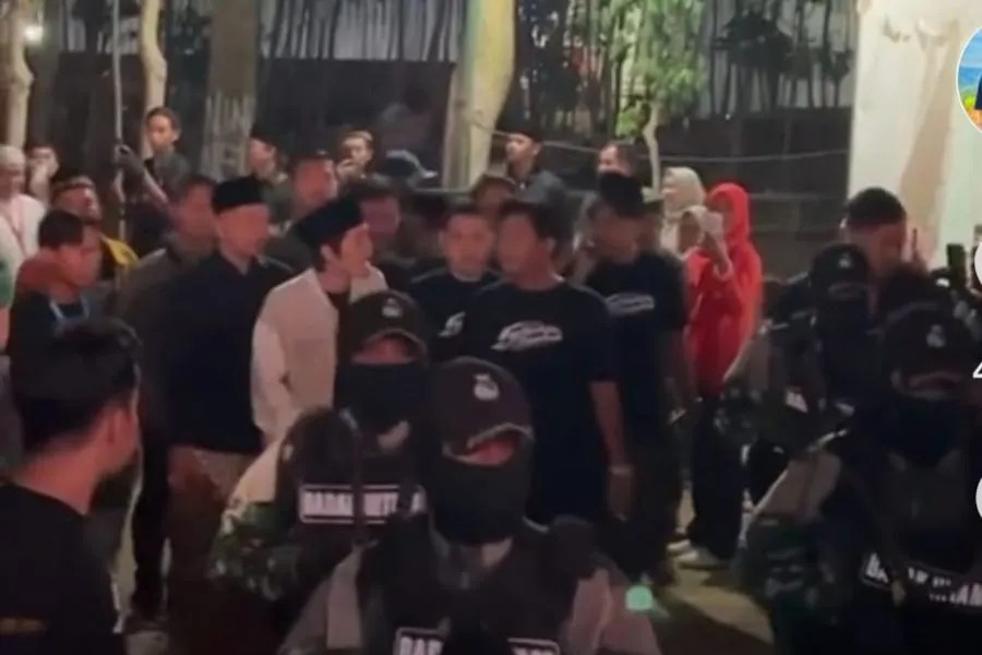 Viral, Gus Iqdam Dikawal Anggota TNI Bersenjata Laras Panjang Foto Berita Jatim