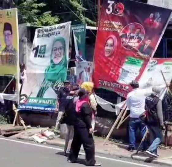 Jelang Masa Tenang, Peserta Pemilu di Gresik Diminta Turunkan APK Sendiri Foto Berita Jatim