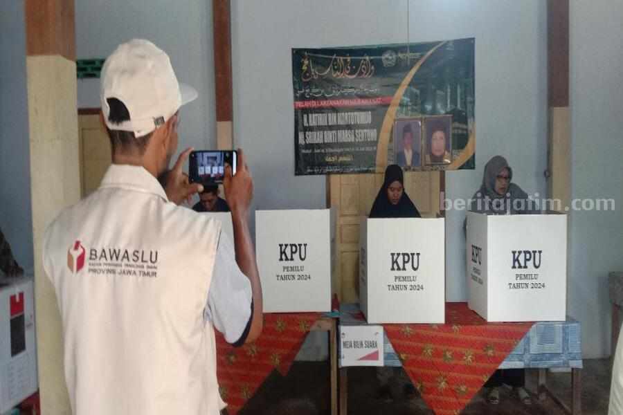 Pilihan Politiknya Bikin Penasaran, Gus Iqdam Nyoblos di TPS 12 Karanggayam Blitar Foto Berita Jatim