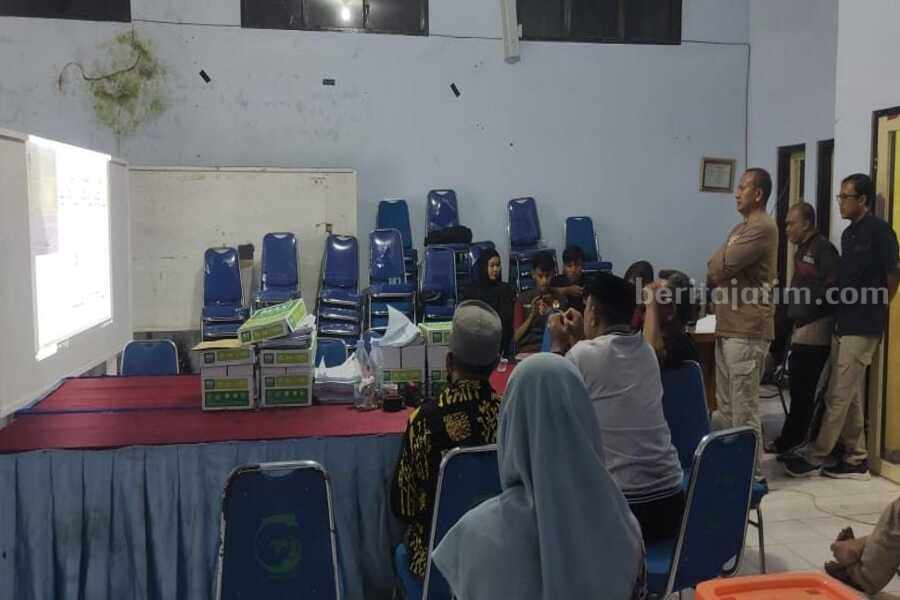 Ramai Dugaan Pemindahan Suara Caleg DPR RI Golkar di Gucialit Lumajang Foto Berita Jatim