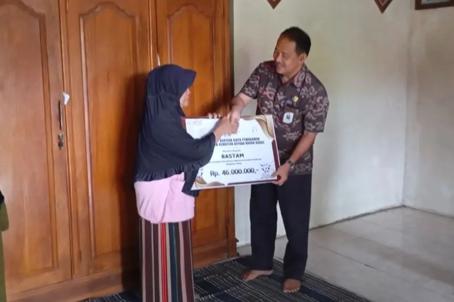 KPU Tuban Beri Santunan ke Keluarga Anggota Linmas Meninggal Dunia Foto Berita Jatim