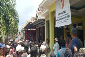 Puluhan Surat Suara Diduga Sudah Dicoblos, Warga Pulau Sapeken Sumenep Demo Panwascam Foto Berita Jatim