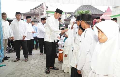 Bupati Lamongan Tak Ingin Ada Anak Tidak Bisa Sekolah Karena Biaya Foto Berita Jatim