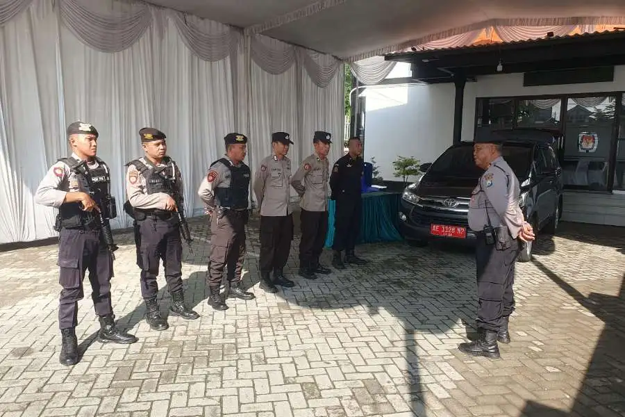 Polres Magetan Jaga Ketat Pengiriman Hasil Rekapitulasi Suara Pemilu 2024 Foto Berita Jatim