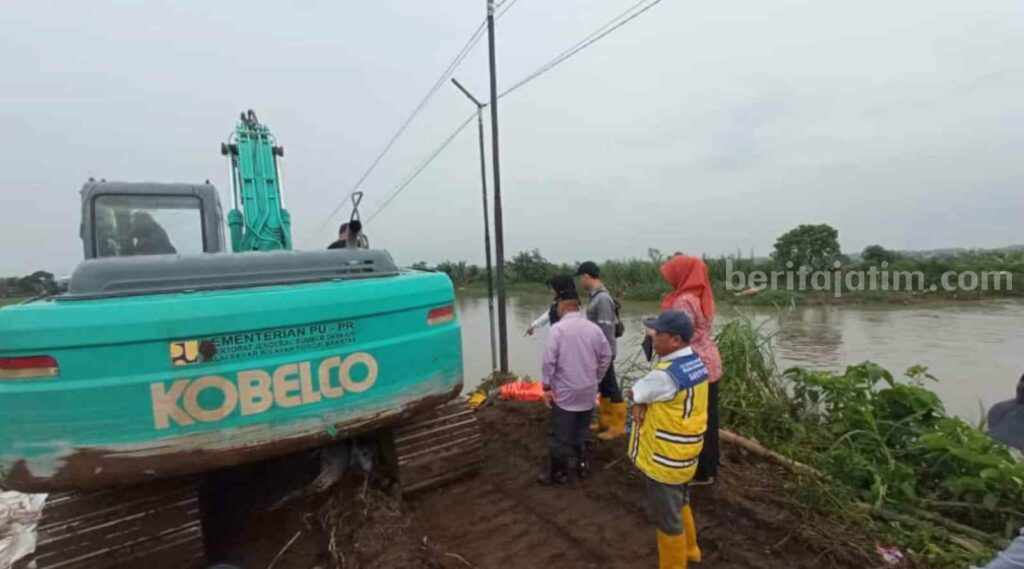 Bersifat Sementara, Penutupan Tanggul Jebol di Mojokerto Dikebut Foto Berita Jatim