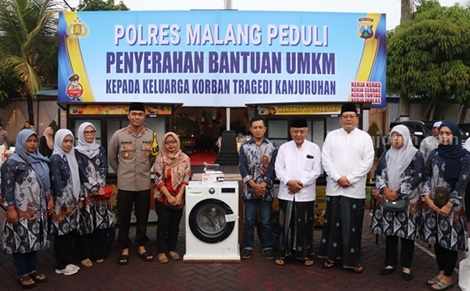 Kapolres Malang Serahkan Bantuan UMKM Bagi Korban Tragedi Kanjuruhan Foto Berita Jatim