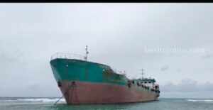 Dihantam Ombak Besar, Kapal Tanker Kandas di Perairan Kangean Sumenep Foto Berita Jatim