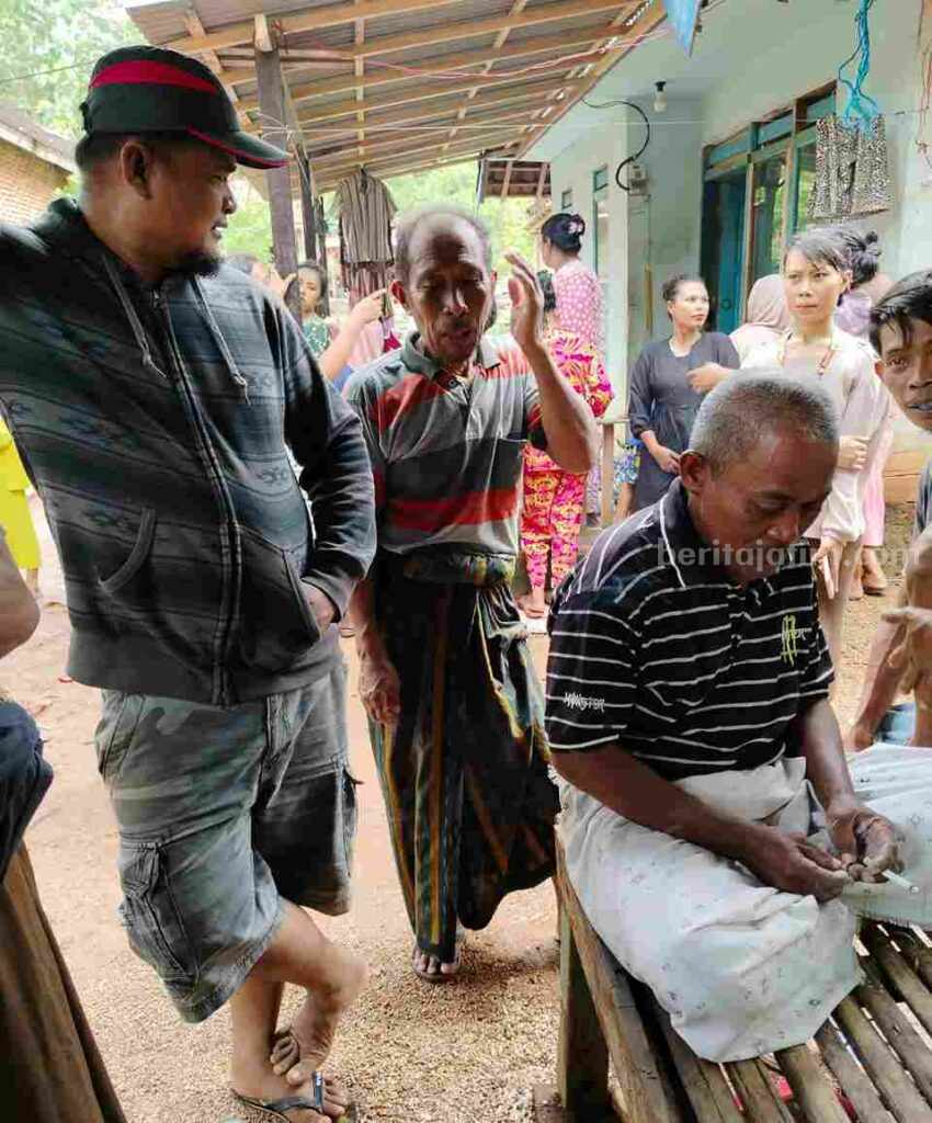 Perahu Terbalik Dihantam Ombak, 5 Nelayan Ambunten Sumenep Berenang Pakai Gabus Foto Berita Jatim