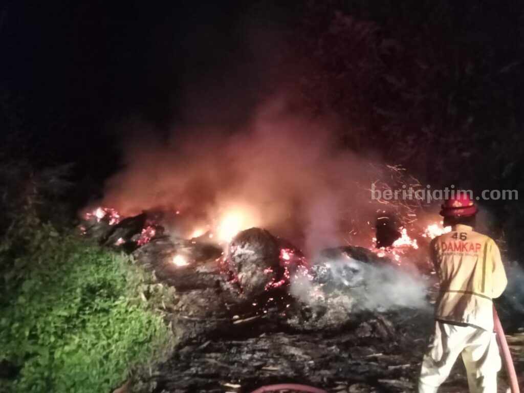 Gudang Limbah Triplek di Bululawang Malang Terbakar Foto Berita Jatim