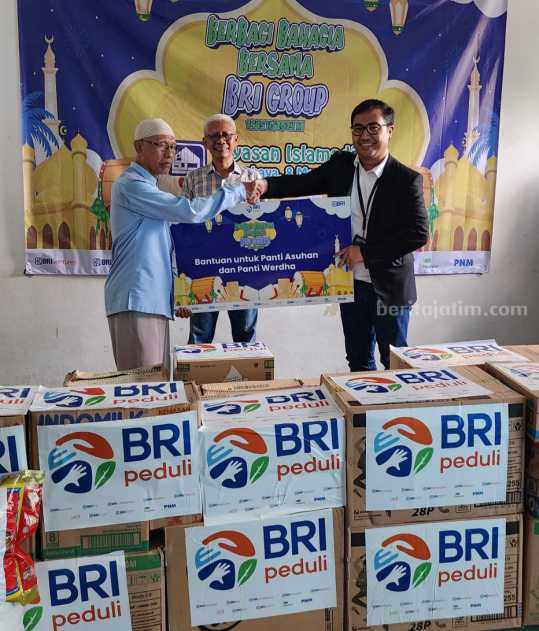 86 Anak Yatim Piatu di Benowo Tersenyum Bahagia Terima Sembako dari BRI Foto Berita Jatim