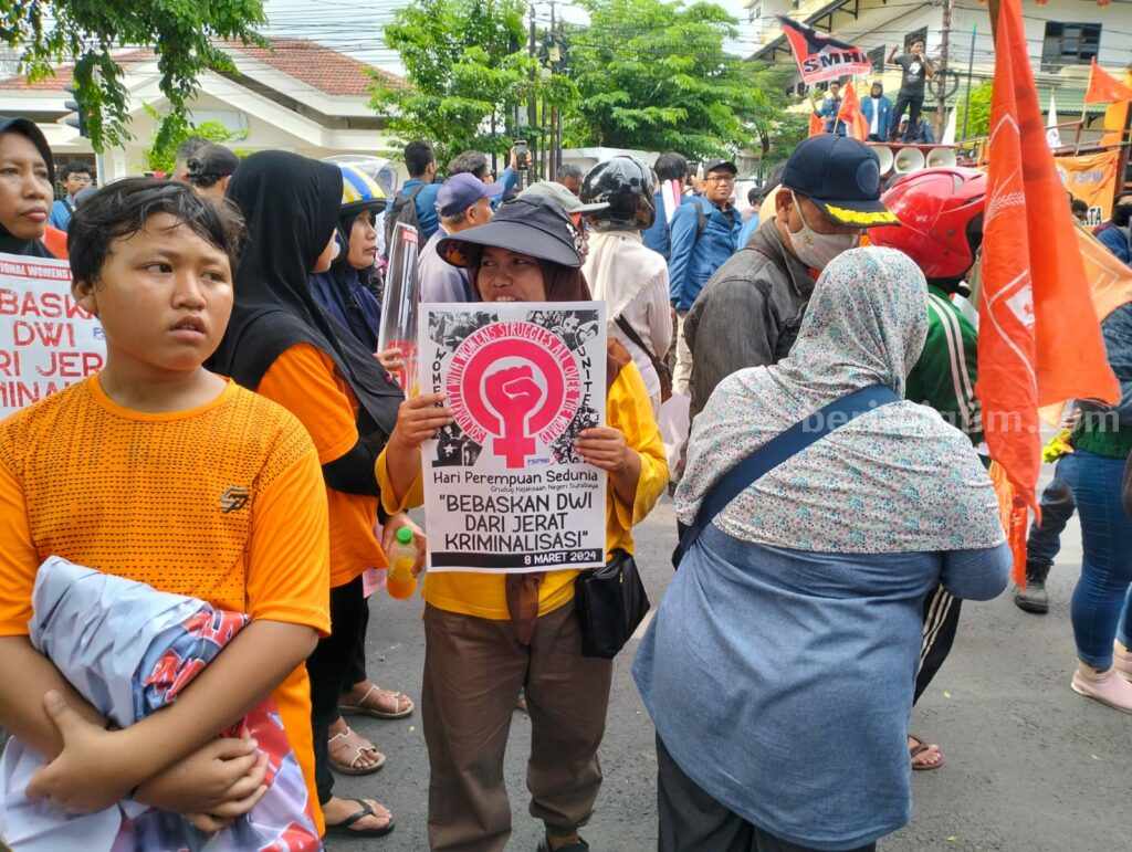 Dipenjara Usai Perjuangkan Hak, Buruh Surabaya Keberatan Didakwa Foto Berita Jatim