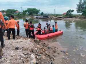 Jasad Pencari Ikan di Sampang Ditemukan Tim SAR Tak Jauh dari Korban Terseret Arus Foto Berita Jatim