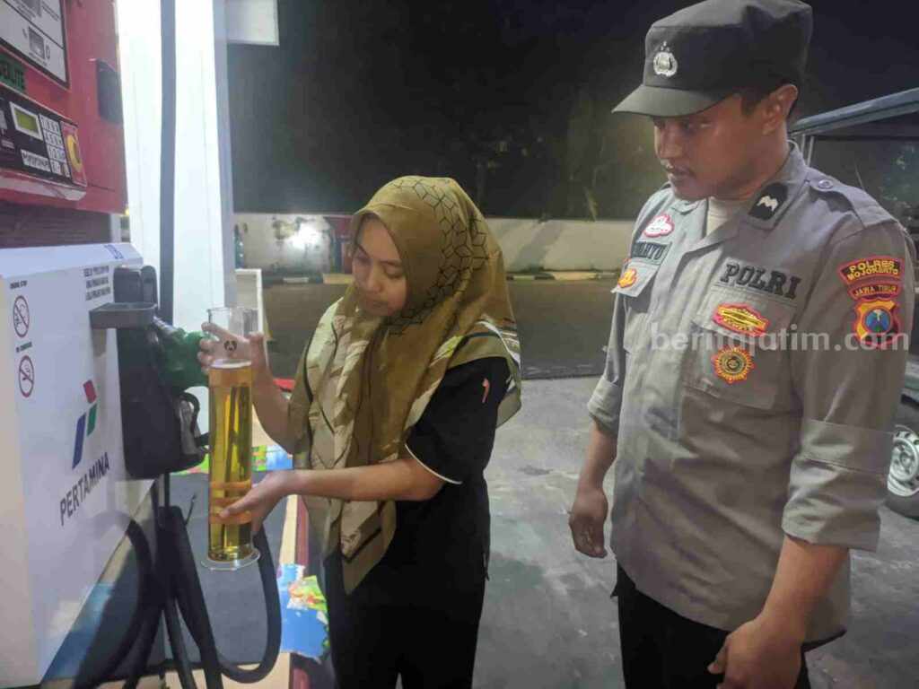 Antisipasi Kecurangan, Polres Mojokerto dan Jajaran Patroli SPBU Foto Berita Jatim