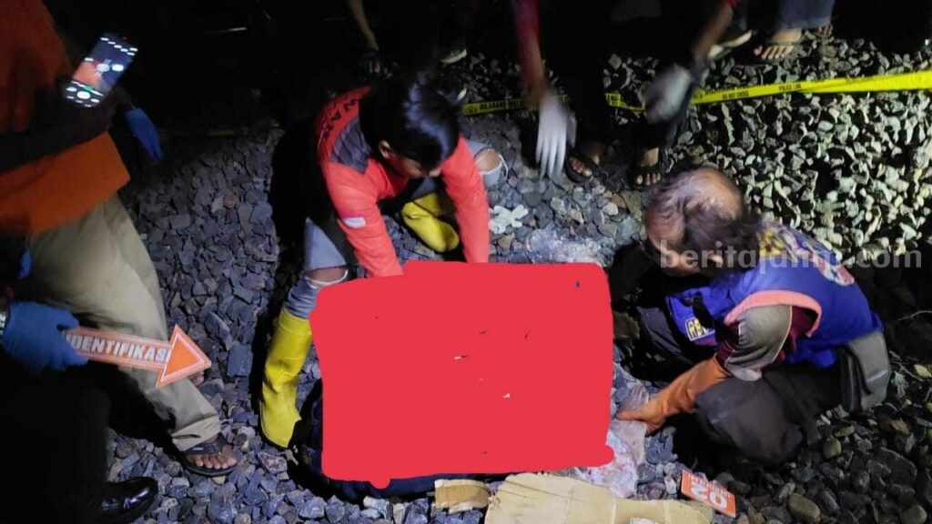 Nyebrang Rel KA, Pengamen Warga Mojokerto Tertabrak KA Rapih Dhoho Foto Berita Jatim