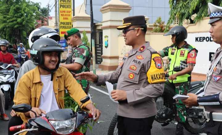 Ini Cara Polres Pamekasan Sosialisasikan Operasi Keselamatan Semeru 2024 Foto Berita Jatim