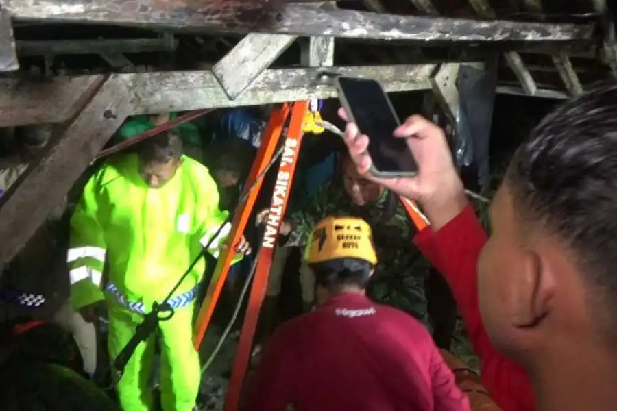 Petani Ngawi Ditemukan Meninggal di Sumur 15 Meter Foto Berita Jatim