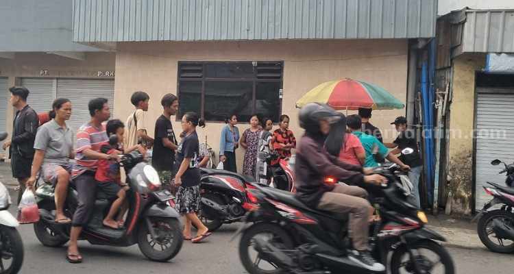 Pasar Takjil Dadakan Tiap Ramadhan Membludak di Kota Surabaya Foto Berita Jatim