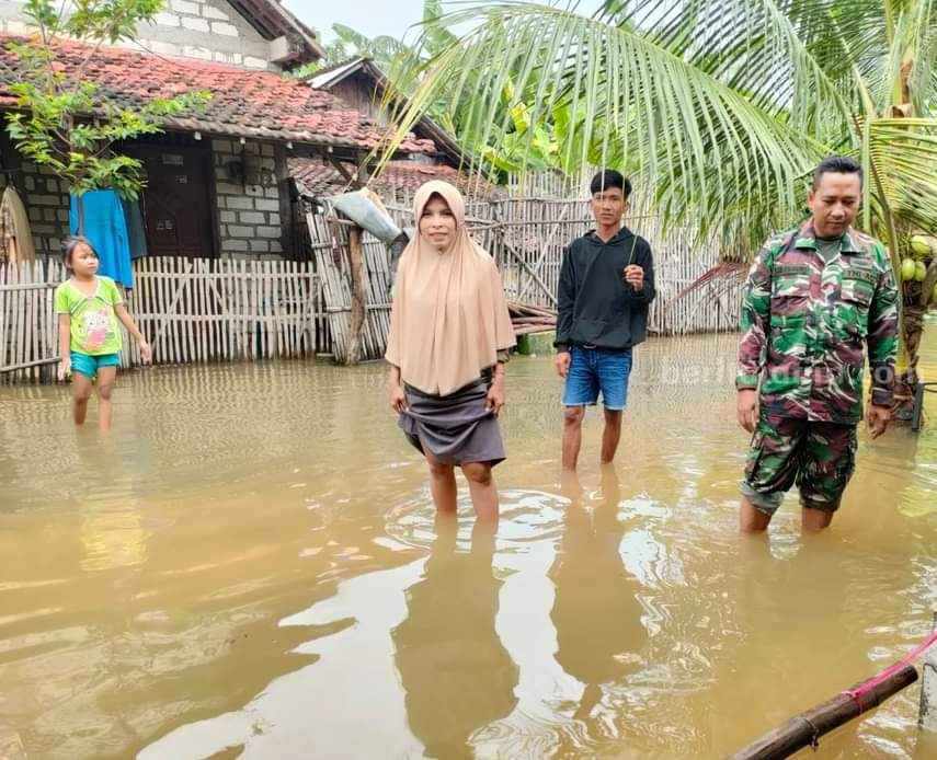 Sungai Bengawan Solo Meluap 6 Desa di Gresik Terendam Banjir Foto Berita Jatim