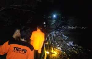 Jembatan Kodik Ambruk Akibat Banjir di Pamekasan Foto Berita Jatim