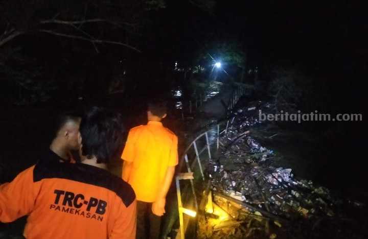 Jembatan Kodik Ambruk Akibat Banjir di Pamekasan Foto Berita Jatim