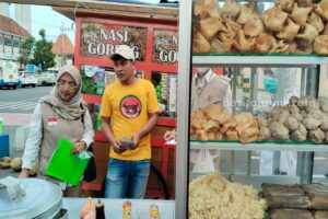 BPOM Surabaya Uji Mamin Pedagang di Kawasan Alun-alun Kota Pasuruan Foto Berita Jatim