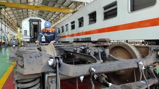 Melihat ‘Check Up’ Kereta Api di KAI Daop 9 Jember Jelang Lebaran Foto Berita Jatim