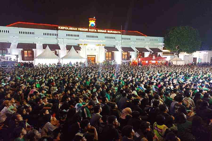 Nobar Derby Jatim di Polrestabes Surabaya, Jalan Sikatan Ditutup Foto Berita Jatim