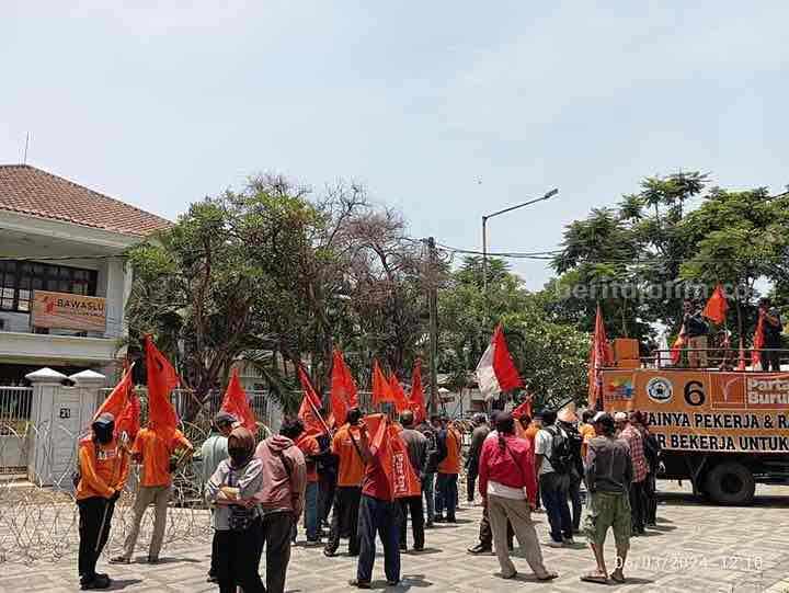 Partai Buruh Demo Bawaslu dan Kejati Jatim Duga Ada Kecurangan Pemilu di Pileg DPRD Surabaya Foto Berita Jatim