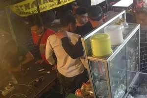 Dua Pria Ketahuan Judi Online di Warkop Depan Asrama Kodim Sampang Foto Berita Jatim