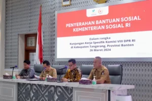 Kemensos dan DPR Salurkan Bansos di Tangerang, Dukung Pemberdayaan Masyarakat Foto Berita Jatim