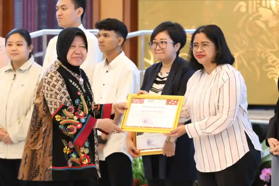Mensos Risma: Sukses Graduasi 7.221 KPM, Kuatkan Tekad untuk Mandiri dan Disiplin Keuangan Foto Berita Jatim