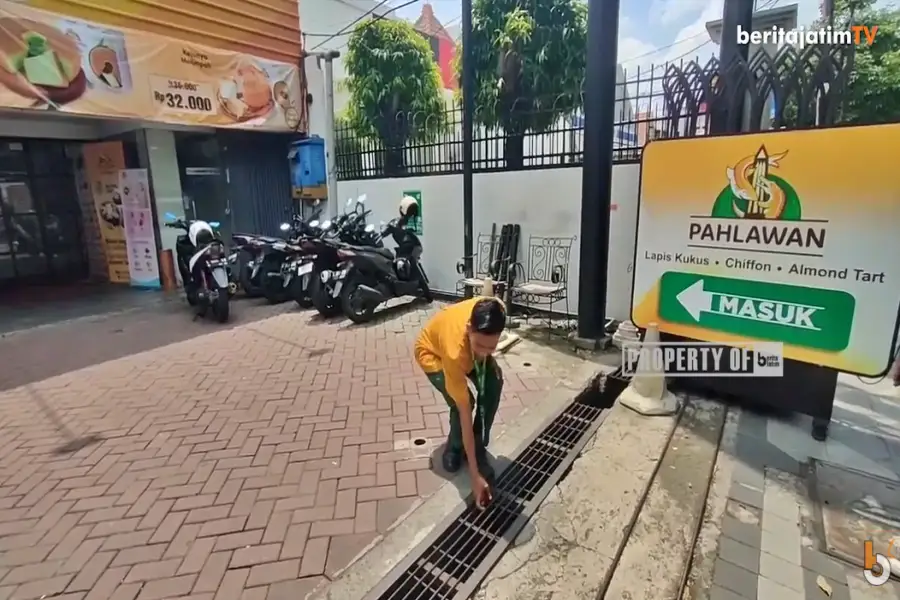 Aksi Pencurian Tutup Besi Selokan di Surabaya Kembali Marak Foto Berita Jatim