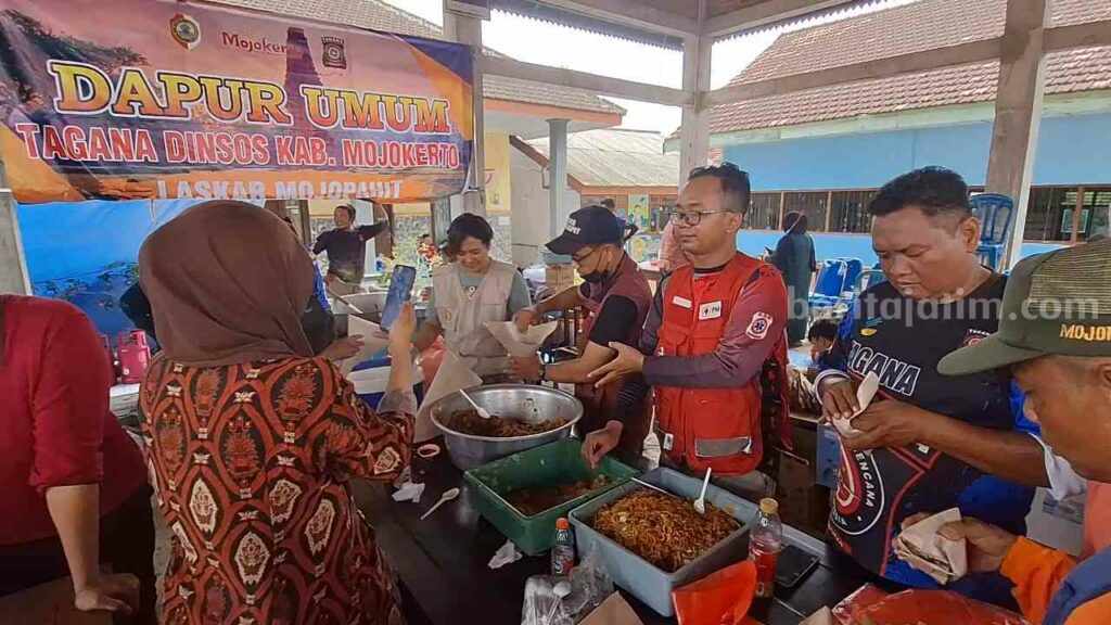 Tagana Kabupaten Mojokerto Siapkan 5.000 Nasi Bungkus untuk Korban Banjir Foto Berita Jatim