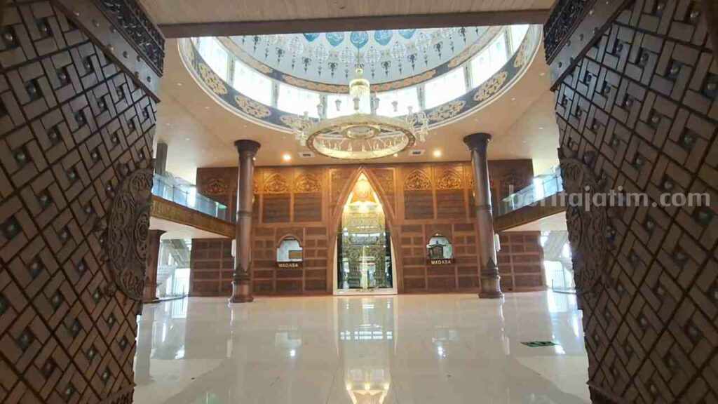 Masjid Agung Darussalam, Ikon Kabupaten Mojokerto Berkonsep Majapahitan Arabiah Foto Berita Jatim
